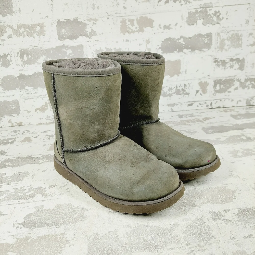 UGG Classic Short Weather Gray Suede Leather Ankle Winter Boots A790